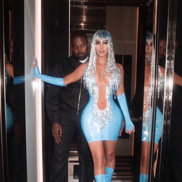 Kim Kardashian pose avec son mari, Kanye West, sur Instagram. Afterparty du MET Gala 2019.