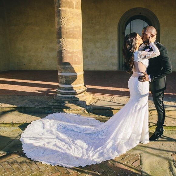 Kim Kardashian pose avec son mari, Kanye West, sur Instagram.