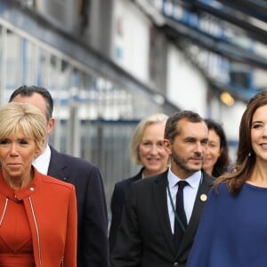 La première dame Brigitte Macron et la princesse Mary de Danemark visitent le Lycée Rysensteen à Copenhague, Danemark, le 29 août 2018. La Première Dame et la princesse sont allées à la rencontre des édudiants. Le couple présidentiel effectue une visite d'Etat de deux jours au Danemark. © Dominique Jacovides/Bestimage