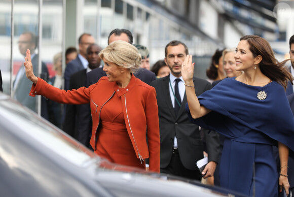La première dame Brigitte Macron et la princesse Mary de Danemark visitent le Lycée Rysensteen à Copenhague, Danemark, le 29 août 2018. La Première Dame et la princesse sont allées à la rencontre des édudiants. Le couple présidentiel effectue une visite d'Etat de deux jours au Danemark. © Dominique Jacovides/Bestimage