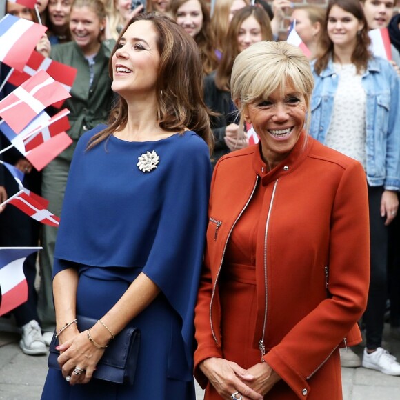 La première ame Brigitte Macron et la princesse Mary de Danemark visitent le Lycée Rysensteen à Copenhague, Danemark, le 29 août 2018. La Première Dame et la princesse sont allées à la rencontre des édudiants. Le couple présidentiel effectue une visite d'Etat de deux jours au Danemark. © Dominique Jacovides/Bestimage