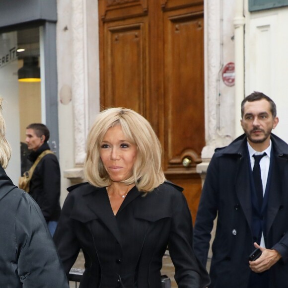 Valérie Pécresse, présidente du conseil régional d'Ile de France (de dos), Brigitte Macron, Pierre-Olivier Costa, directeur de cabinet de Brigitte Macron lors de la visite de la cité scolaire Alphonse de Lamartine à Paris le 9 octobre 2019. © Dominique Jacovides / Bestimage