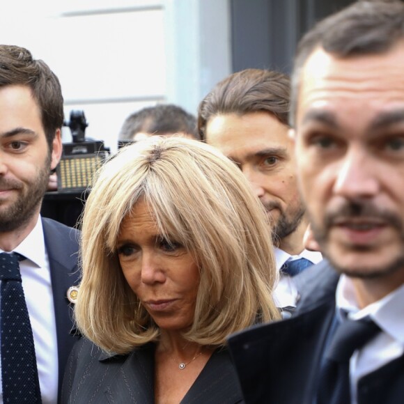 Tristan Bromet, chef de cabinet de Brigitte Macron, Brigitte Macron, Pierre-Olivier Costa, directeur de cabinet de Brigitte Macron lors de la visite de la cité scolaire Alphonse de Lamartine à Paris le 9 octobre 2019. © Dominique Jacovides / Bestimage