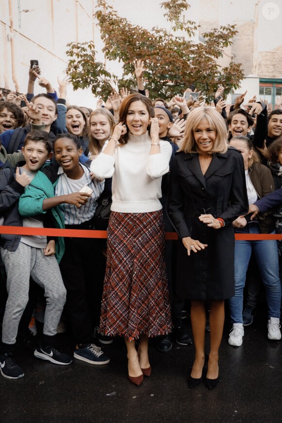 Brigitte Macron, la princesse Mary de Danemark lors de la visite de la cité scolaire Alphonse de Lamartine à Paris le 9 octobre 2019. © Hamilton / Pool / Bestimage