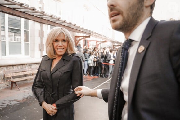 Brigitte Macron lors de la visite de la cité scolaire Alphonse de Lamartine à Paris le 9 octobre 2019. © Hamilton / Pool / Bestimage