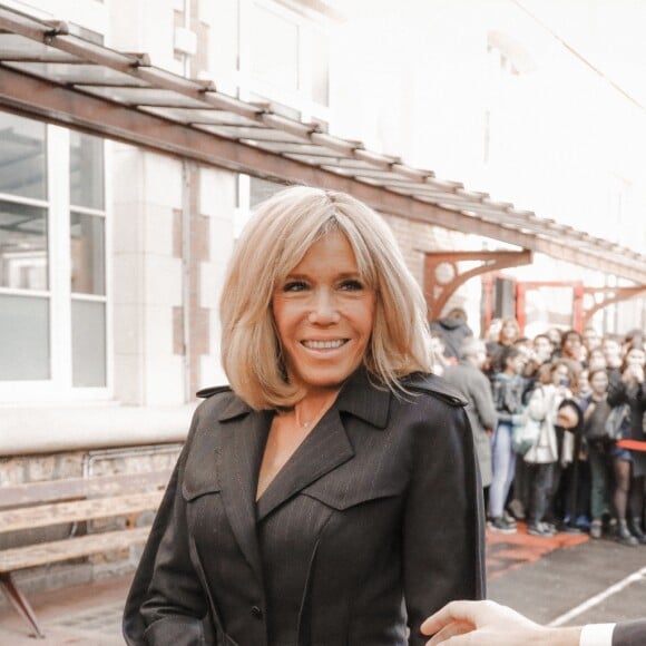Brigitte Macron lors de la visite de la cité scolaire Alphonse de Lamartine à Paris le 9 octobre 2019. © Hamilton / Pool / Bestimage