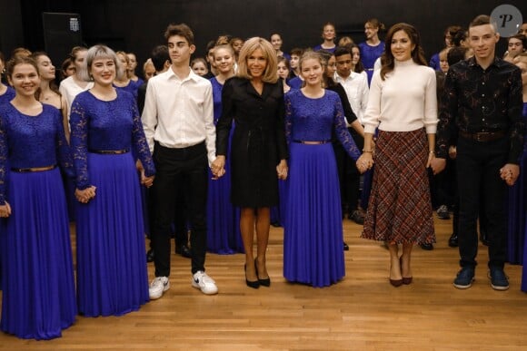 Brigitte Macron, la princesse Mary de Danemark lors de la visite de la cité scolaire Alphonse de Lamartine à Paris le 9 octobre 2019. © Hamilton / Pool / Bestimage