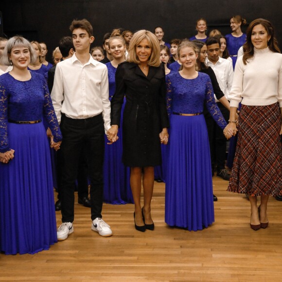 Brigitte Macron, la princesse Mary de Danemark lors de la visite de la cité scolaire Alphonse de Lamartine à Paris le 9 octobre 2019. © Hamilton / Pool / Bestimage
