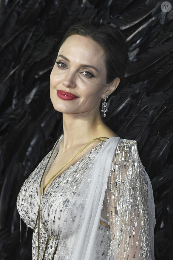 Angelina Jolie assiste à l'avant-première du film "Maléfique : Le Pouvoir du mal" à l'Imax Odeon de Londres, le 9 octobre 2019.