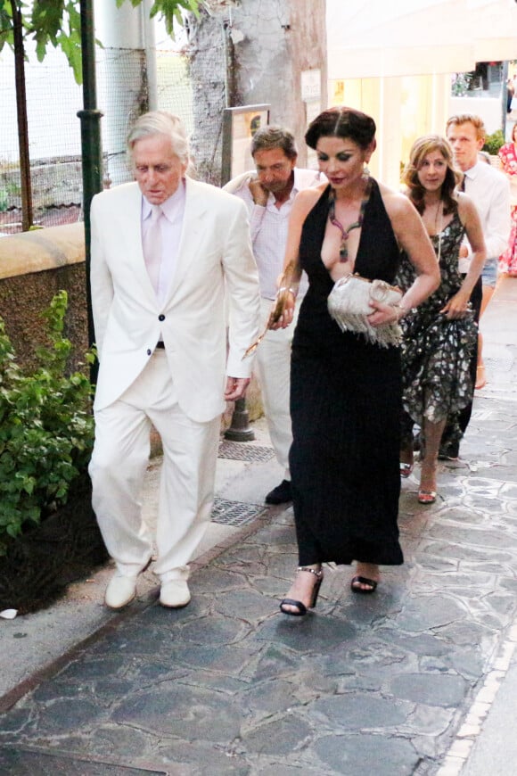 Exclusif - Michael Douglas et sa femme Catherine Zeta Jones arrivent à l'anniversaire de Lawrence Sheldon Strulovitch à Capri, le 20 juillet 2019.