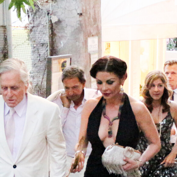 Exclusif - Michael Douglas et sa femme Catherine Zeta Jones arrivent à l'anniversaire de Lawrence Sheldon Strulovitch à Capri, le 20 juillet 2019.