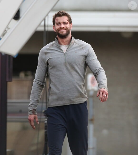 Liam Hemsworth couvert de sang et de bleus au Canada sur le tournage de "Dodge and Miles" à Hamilton, le 7 octobre 2019. Liam fait profil bas depuis son divorce avec Miley Cyrus, alors qu'elle semble avoir renoué relation avec Cody Simpson.