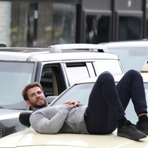 Liam Hemsworth sur le tournage du film Dodge and Miles dans la ville de Toronto au Canada, le 6 octobre 2019 october 2019