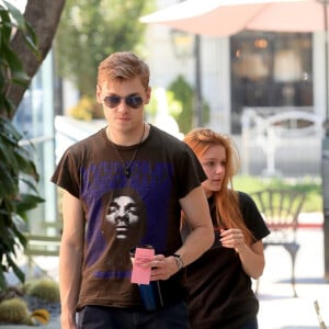 Ariel Winter et son compagnon Levi Meaden sont allés chez le coiffeur Nine Zero One à West Hollywood, Los Angeles, le 16 juillet 2019.