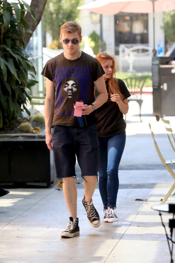 Ariel Winter et son compagnon Levi Meaden sont allés chez le coiffeur Nine Zero One à West Hollywood, Los Angeles, le 16 juillet 2019.