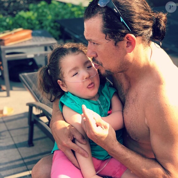 Le comédien américain raconte la terrible maladie de sa fille Adelaide (3 ans) à People, le 11 octobre 2019.