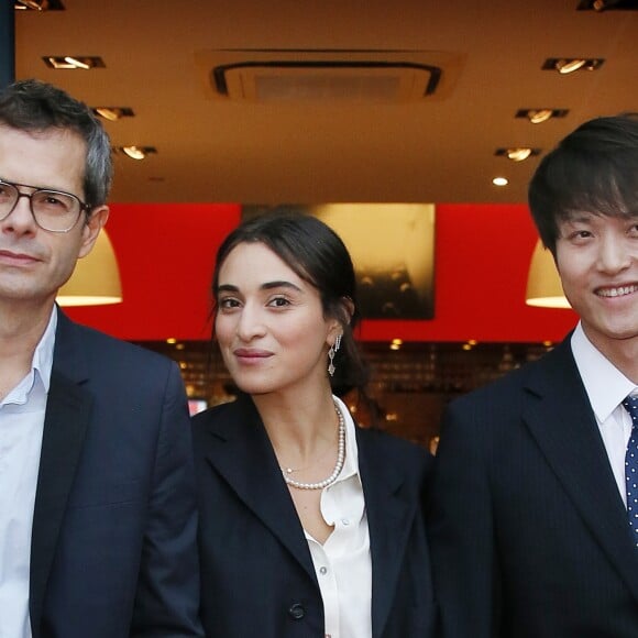 L'artiste Camélia Jordana, l'acteur Guang Huo et le réalisateur Frédéric Farrucci posent pour le film "La nuit venue" à l'occasion du sixième Festival international de Saint-Jean de Luz, le 8 Octobre 2019. © Patrick Bernard / Bestimage