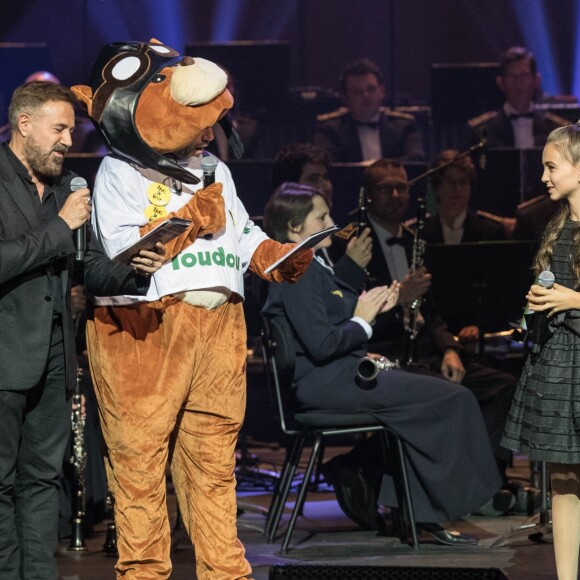 José Garcia, Angélina (The Voice Kids) - Concert caritarif "Rêves de Gosse" organisé par l'association "Les Chevaliers du Ciel" au théâtre des Champs-Elysées à Paris le 9 octobre 2019. © Jeremy Melloul/Bestimage