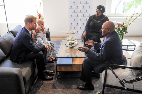 Le prince Harry, duc de Sussex, et Meghan Markle, duchesse de Sussex, avec leur fils Archie ont rencontré l'archevêque Desmond Tutu et sa femme à Cape Town, Afrique du Sud. Le 25 septembre 2019