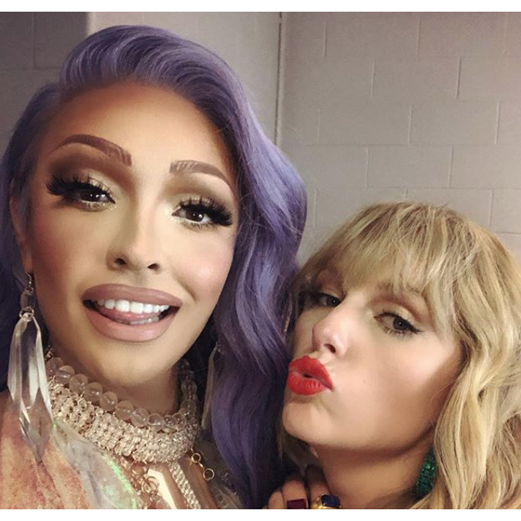 Tatianna, candidate de la deuxième saison de l'émission "RuPaul's Drag Race", et Taylor Swift sur Instagram. Le 27 août 2019.