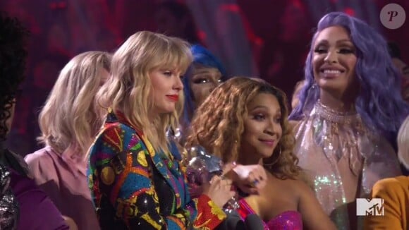 Taylor Swift, Tatianna et A'keria Davenport - Taylor Swift donne un discours sur l'égalité et le respect des personnes issues de la communauté LGBTQ lors de la cérémonie des MTV Video Music Awards (MTV VMA's) à Newark dans le New Jersey, le 26 août 2019.