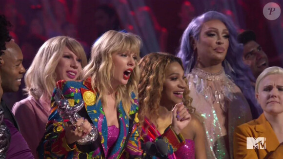 Taylor Swift, Tatianna, Jade Jolie, Todrick Hall et A'keria Davenport - Taylor Swift donne un discours sur l'égalité et le respect des personnes issues de la communauté LGBTQ lors de la cérémonie des MTV Video Music Awards (MTV VMA's) à Newark dans le New Jersey, le 26 août 2019.