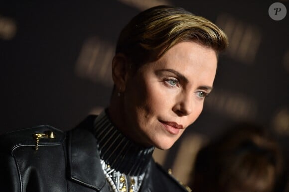 Charlize Theron lors de la soirée ELLE Women In Hollywood à l'hôtel Four Seasons à Beverly Hills, le 14 octobre 2019.