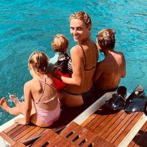 Sylvie Tellier avec ses trois enfants en vacances dans le sud de la France (Août 2019).