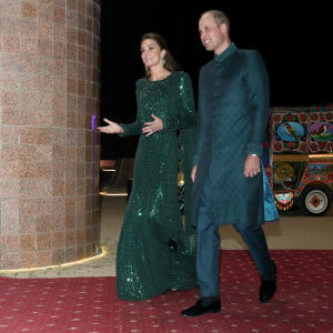 Catherine Kate Middleton, le prince William - Le duc et la duchesse de Cambridge lors d'une réception offerte par le haut commissaire britannique à Islamabad, Pakistan le 15 octobre 2019.  The Duke and Duchess of Cambridge attend a reception hosted by the British High Commissioner to Pakistan Thomas Drew CMG at the National Monument in Islamabad during the second day of the royal visit to Pakistan.15/10/2019 - Islamabad