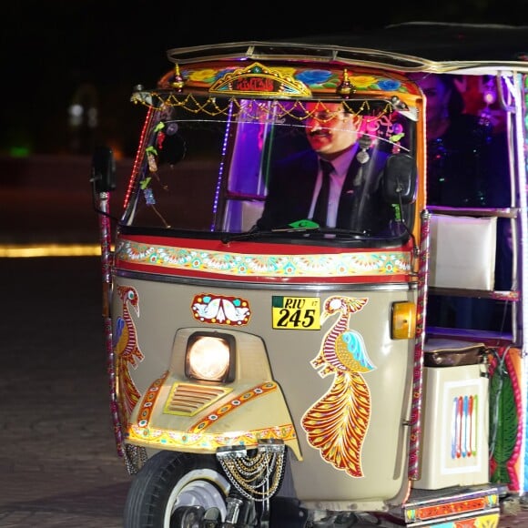 Le duc et la duchesse de Cambridge arrivent à une réception en leur honneur donnée par le haut commissaire britannique au Pakistan , à Islamabad le 15 octobre 2019.  The Duke and Duchess of Cambridge arrive by tuk tuk for a reception hosted by the British High Commissioner to Pakistan Thomas Drew CMG at the National Monument in Islamabad during the second day of the royal visit to Pakistan15/10/2019 - Islamabad