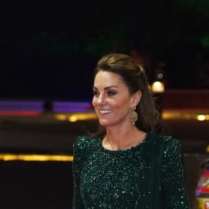 Catherine Kate Middleton, duchesse de Cambridge, le prince William, duc de Cambridge - Le duc et la duchesse de Cambridge arrivent à une réception en leur honneur donnée par le haut commissaire britannique au Pakistan , à Islamabad le 15 octobre 2019.  The Duke and Duchess of Cambridge arrive by tuk tuk for a reception hosted by the British High Commissioner to Pakistan Thomas Drew CMG at the National Monument in Islamabad during the second day of the royal visit to Pakistan.15/10/2019 - Islamabad