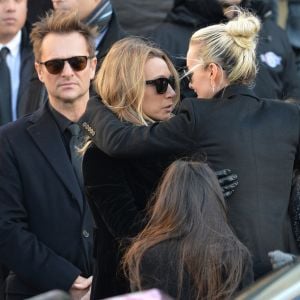 Le président Emmanuel Macron, David Hallyday, Laura Smet, Laeticia Hallyday et ses filles Joy et Jade - Arrivées des personnalités en l'église de La Madeleine pour les obsèques de Johnny Hallyday à Paris le 8 decembre 2017. © Veeren/Bestimage