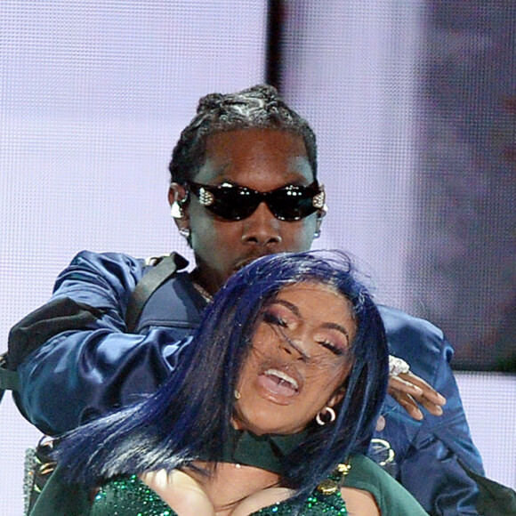 Cardi B et son mari Offset sur scène lors de la 7ème cérémonie des "BET Awards" au Staples Center à Los Angeles, le 23 juin 2019.