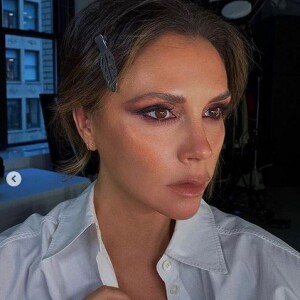 Victoria Beckham, maquillée en Victoria Beckham Beauty. Octobre 2019.