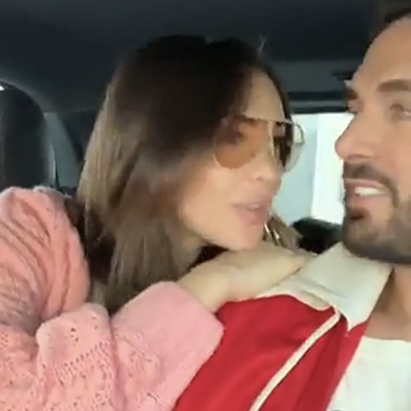 Nabilla, Thomas Vergara et leur fils Milann de sortie le 17 octobre 2019. Après avoir été à la mairie, ils ont fait une fête en l'honneur du bébé chez eux.