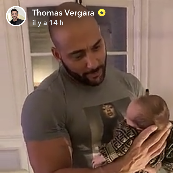 Nabilla, Thomas Vergara et leur fils Milann de sortie le 17 octobre 2019. Après avoir été à la mairie, ils ont fait une fête en l'honneur du bébé chez eux.