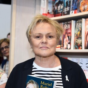 Muriel Robin - Salon du Livre de Paris 2019 du 15 au 18 mars 2019 à la Porte de Versailles. Le 16 mars 2019 © Lionel Urman / Bestimage