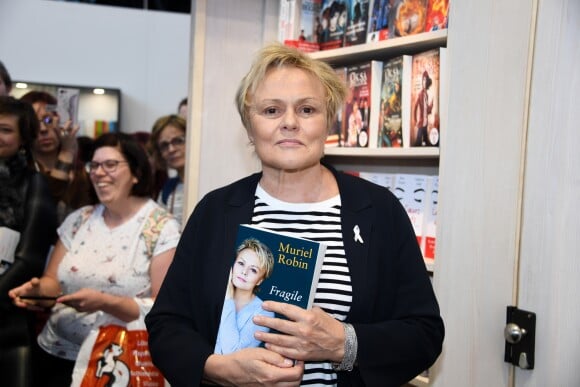 Muriel Robin - Salon du Livre de Paris 2019 du 15 au 18 mars 2019 à la Porte de Versailles. Le 16 mars 2019 © Lionel Urman / Bestimage