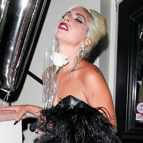 Lady Gaga quitte le restaurant AOC à West Hollywood après la soirée organisée pour le lancement de sa ligne de cosmétiques "Haus Laboratories", le 17 juillet 2019. West Hollywood. Le 17 juillet 2019.