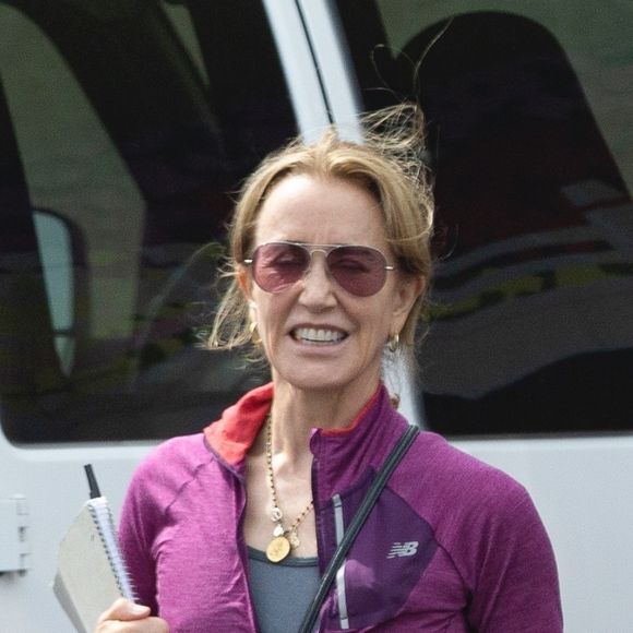 Felicity Huffman et sa fille Georgia Macy sont allées dans un centre de desintoxication (rehab center) à Los Angeles, le 15 septembre 2019. L'actrice américaine a été condamnée, à deux semaines de prison pour avoir payé 15 000 dollars (13 500 euros) afin de falsifier les tests d'entrée à l'université de sa fille aînée, dans le cadre d'un vaste scandale de corruption.