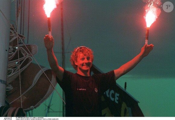 Laurent Bourgnon, vainqueur de la Route du Rhum, à Point-à-Pitre en Guadeloupe, le 21 novembre 1998