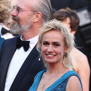 Alexandra Lamy, William Hurt et Sandrine Bonnaire lors de la montée des marches du film "Killing them softly" lors du 65e Festival de Cannes le 22 mai 2012.