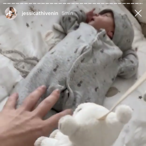 Jessica Thivenin et Thibault Garcia font visiter la chambre de leur fils Maylone, le 23 octobre 2019.