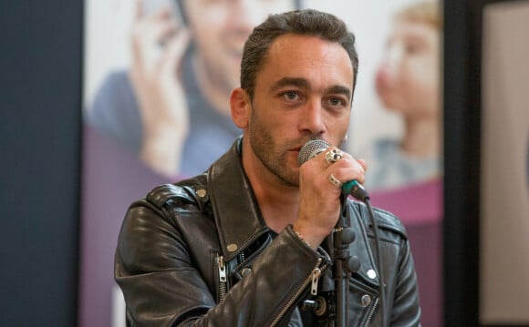Exclusif - Jean-Baptiste Guégan (la voix de J.Hallyday) en showcase et dédicace pour la sortie de son album "Puisque c'est écrit", à Seclin dans le nord de la France. Le 13 septembre 2019