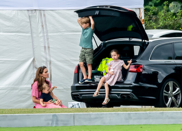 Kate Middleton, duchesse de Cambridge avec ses enfants, le prince George de Cambridge, la princesse Charlotte de Cambridge et le prince Louis de Cambridge lors d'un match de polo de bienfaisance King Power Royal Charity Polo Day à Wokinghan, comté de Berkshire, Royaume Uni, le 10 juillet 2019.