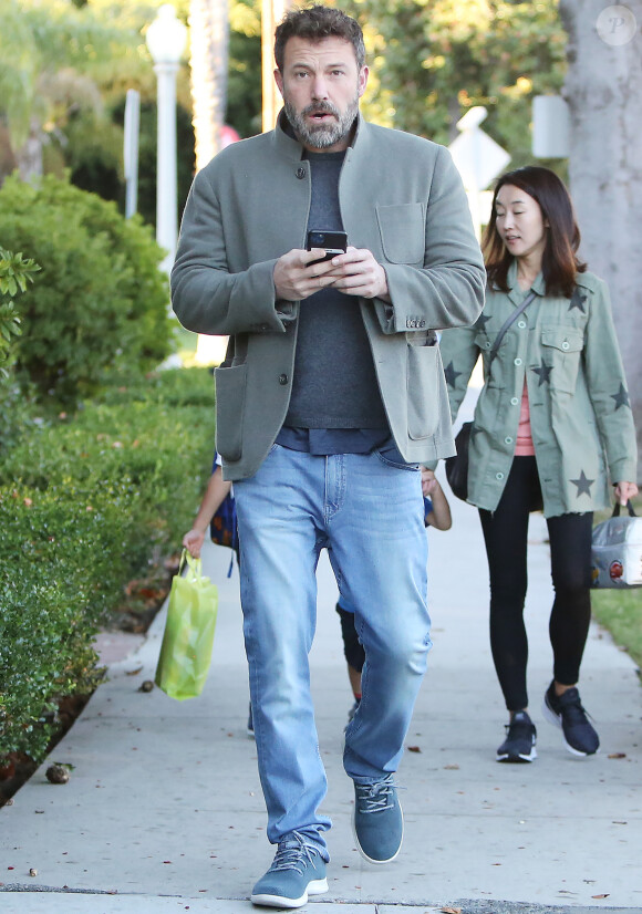 Ben Affleck se promène à Los Angeles, le 22 octobre 2019.