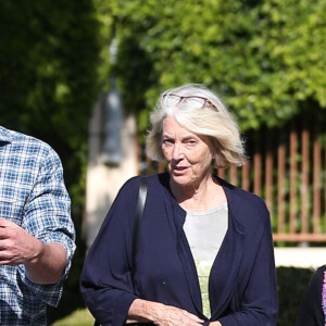Ben Affleck et sa mère Christine Anne Boldt vont chercher les enfants à l'école à Los Angeles le 18 octobre 2019.