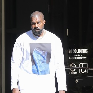 Exclusif - Kanye West à la sortie d'un rendez-vous d'affaires sur le projet architectural Yeezy, qui s'intitulera Yeezy Home à Calabasas, Los Angeles.