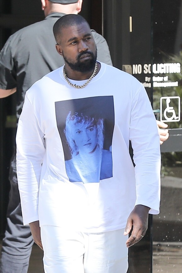 Exclusif - Kanye West à la sortie d'un rendez-vous d'affaires sur le projet architectural Yeezy, qui s'intitulera Yeezy Home à Calabasas, Los Angeles, le 5 août 2019.