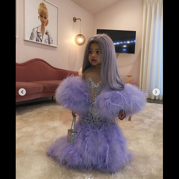 Stormi Webster, la fille de Kylie Jenner et Travis Scott, déguisée en Kylie Jenner au Met Gala 2019 pour Halloween. Los Angeles, le 27 octobre 2019.